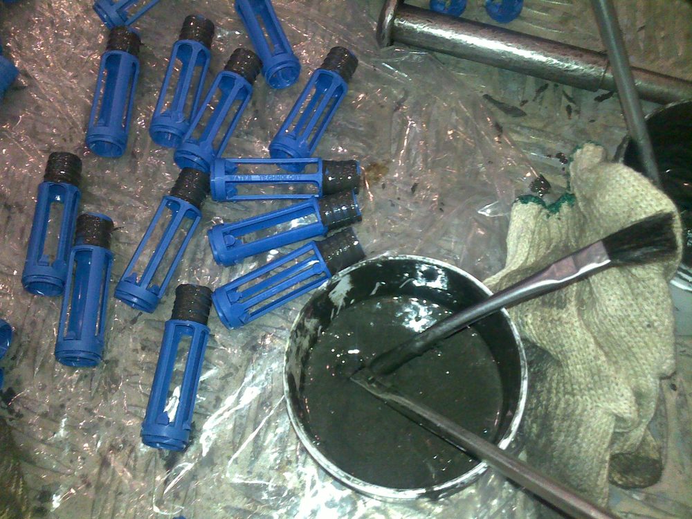 Tube brush cage with spiral brush insert for automatic condenser tube cleaning